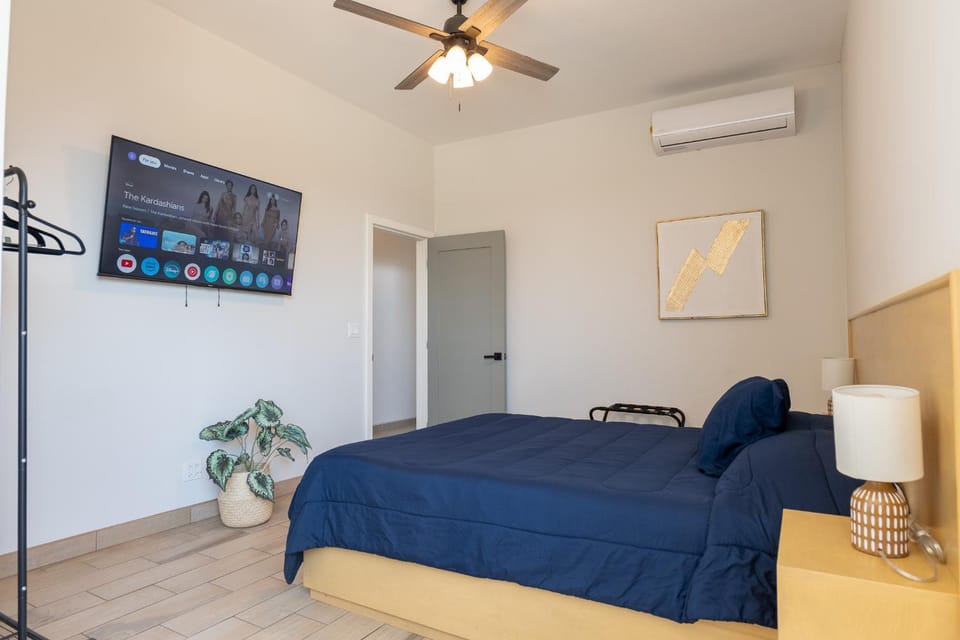 Bed, TV and multimedia, Bedroom, air conditioner