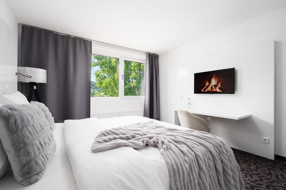Bed, Photo of the whole room, Bedroom