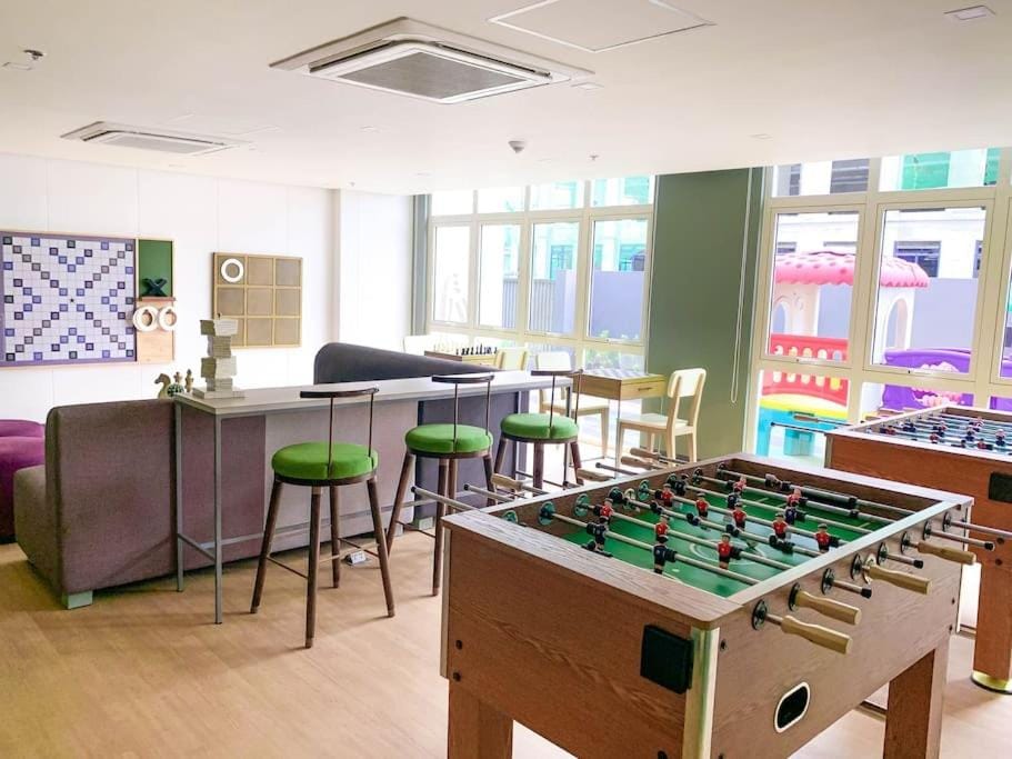 Game Room, Game Room