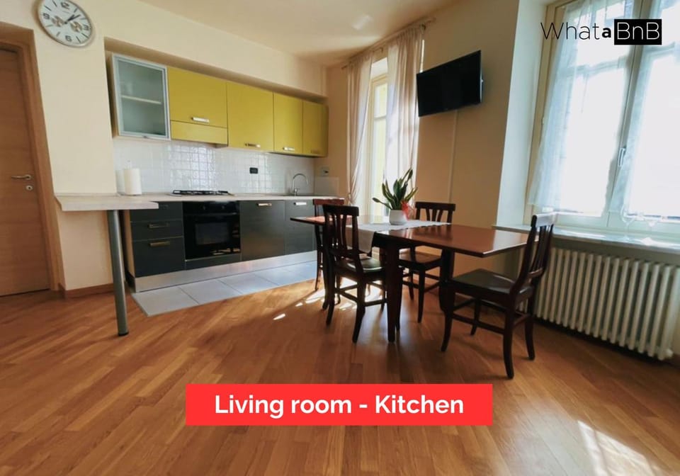 Kitchen or kitchenette, Dining area, oven, pet friendly, stove