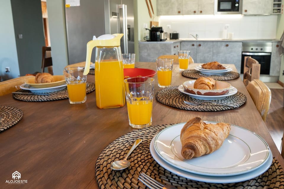 Palmeiras Beach House - Santa Cruz Bed and Breakfast in Lisbon District