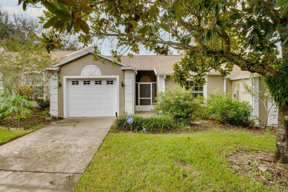 20 Mi to Disney: Condo w/ Pool Access in Clermont! House in Clermont