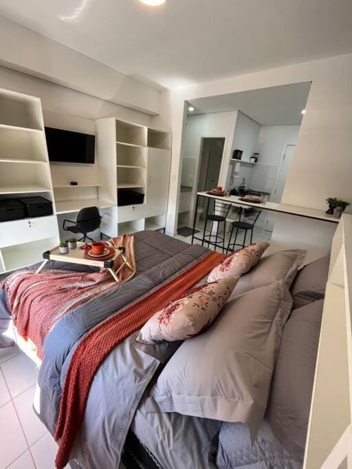 Bed, TV and multimedia, Photo of the whole room, Dining area, Bedroom