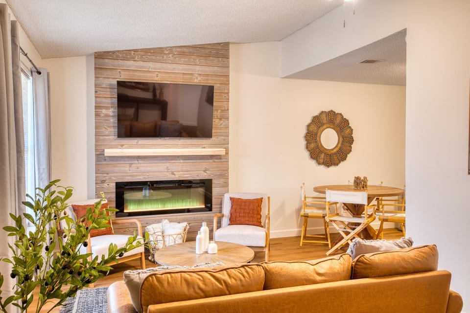 TV and multimedia, Living room, Seating area, flat iron