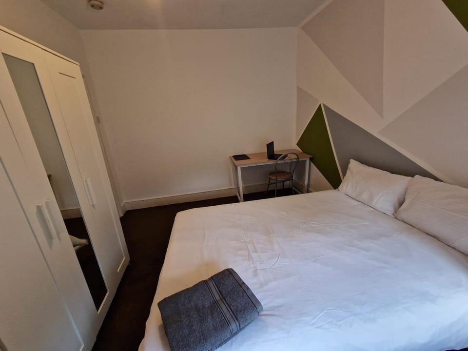 Bed, Photo of the whole room, Bedroom, wardrobe