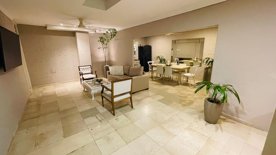 Kitchen or kitchenette, Kitchen or kitchenette, Living room, Dining area