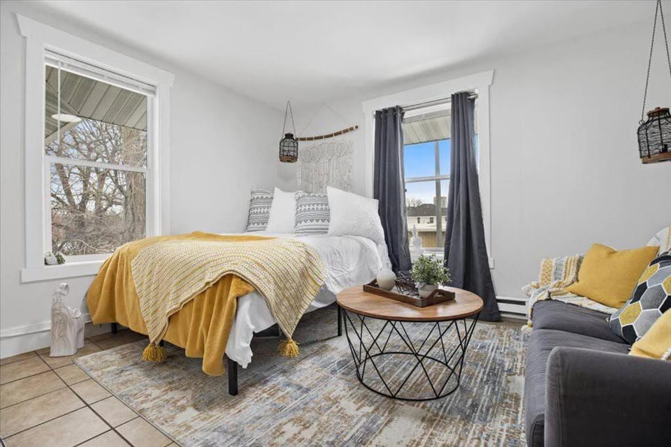 Unit 5: Sun drenched studio with tranquil vibes Apartment in Billings