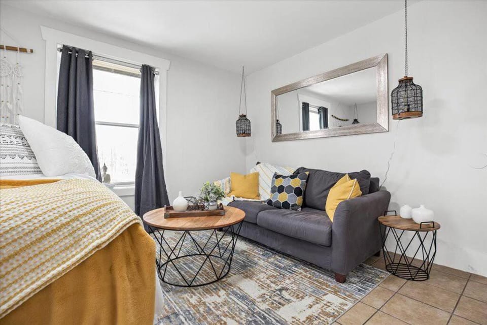 Unit 5: Sun drenched studio with tranquil vibes Apartment in Billings