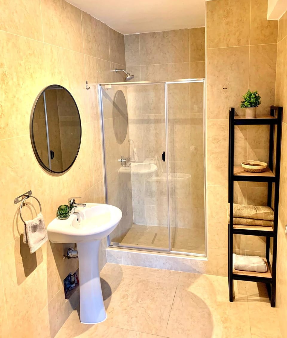 Shower, Bathroom, towels