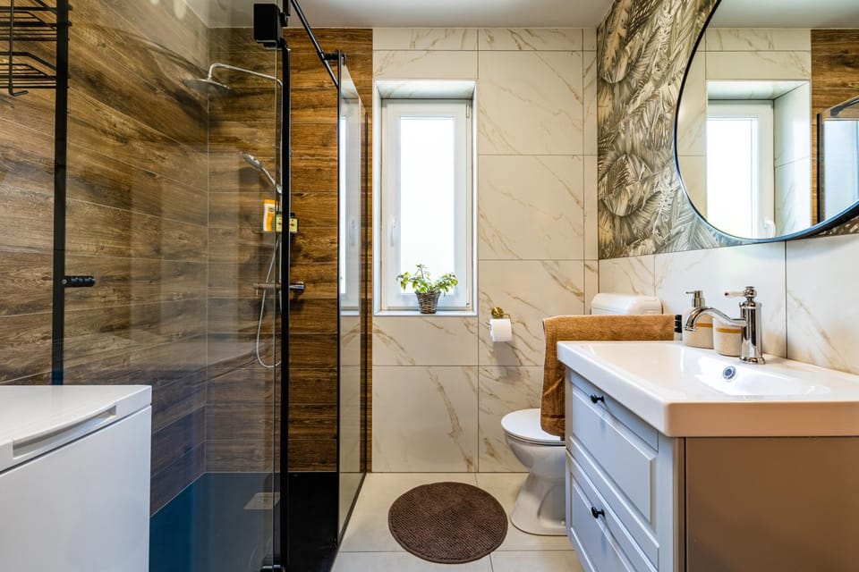 Shower, Toilet, Bathroom