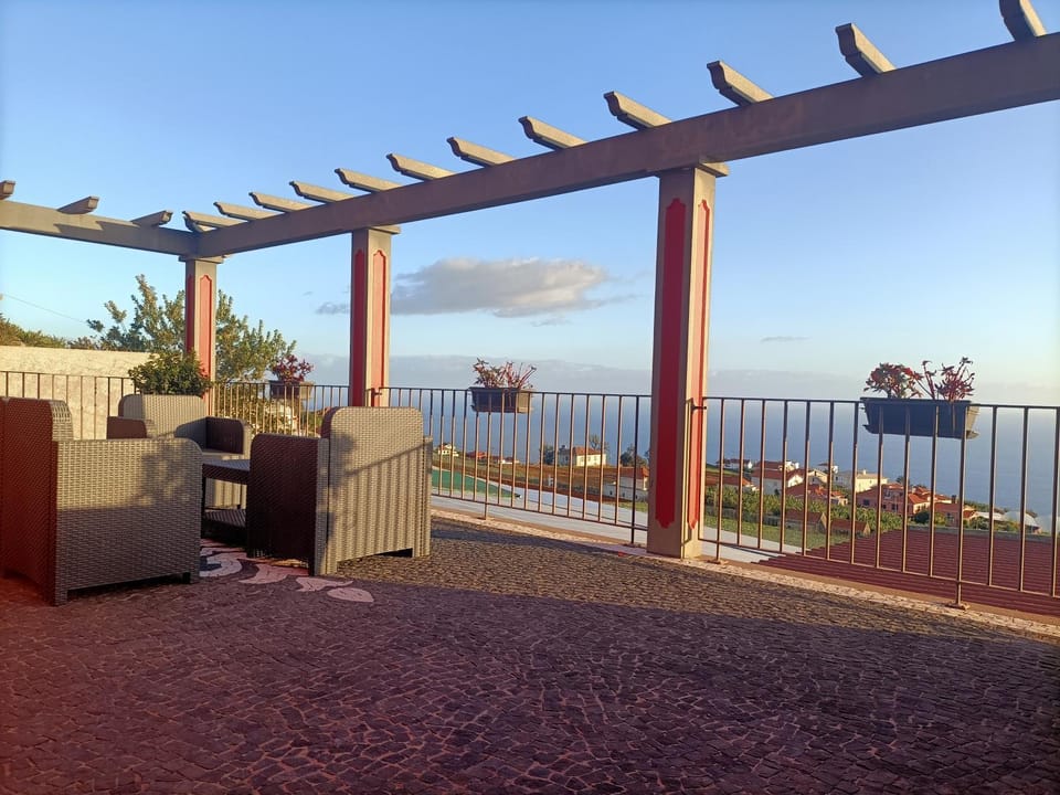 Casa RuMa ao Sol House in Madeira District