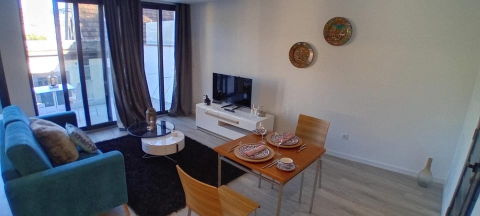 TV and multimedia, Living room, Dining area