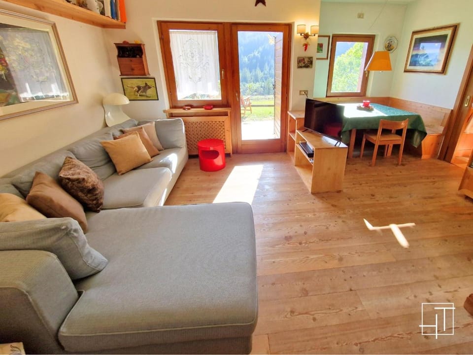 TV and multimedia, Dining area, Garden view, Mountain view