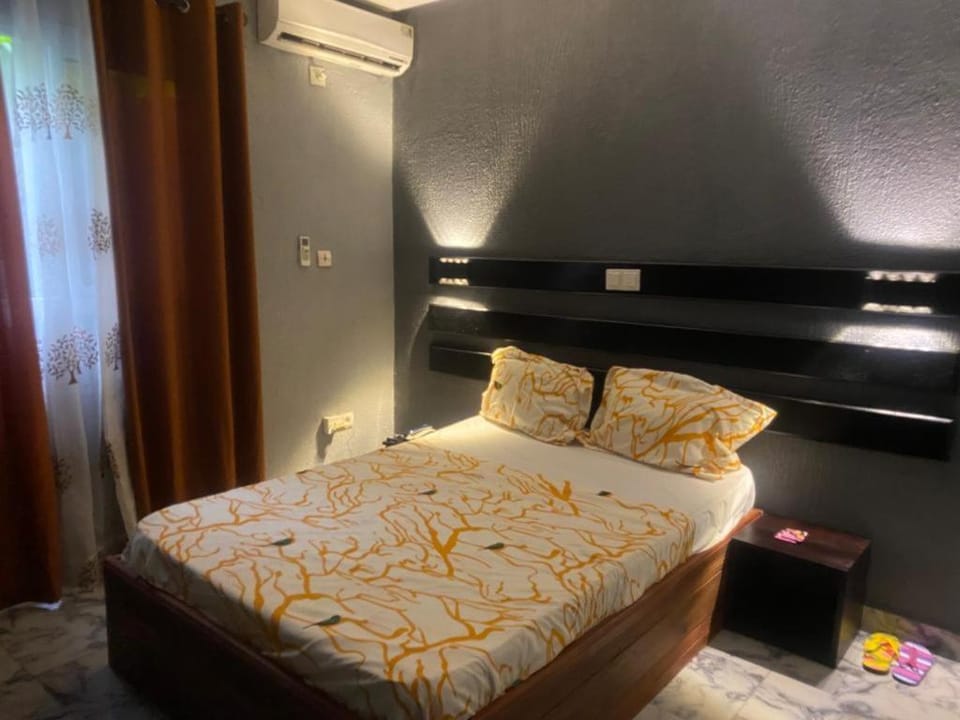 Sunrise Center Bonapriso 104 Hotel in Douala