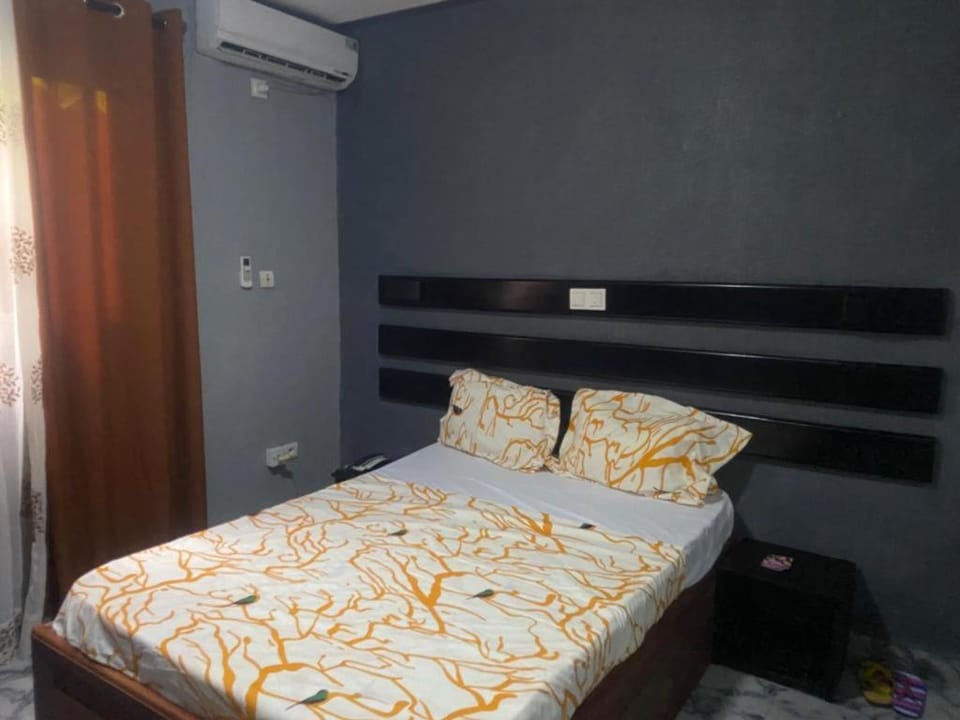 Sunrise Center Bonapriso 104 Hotel in Douala
