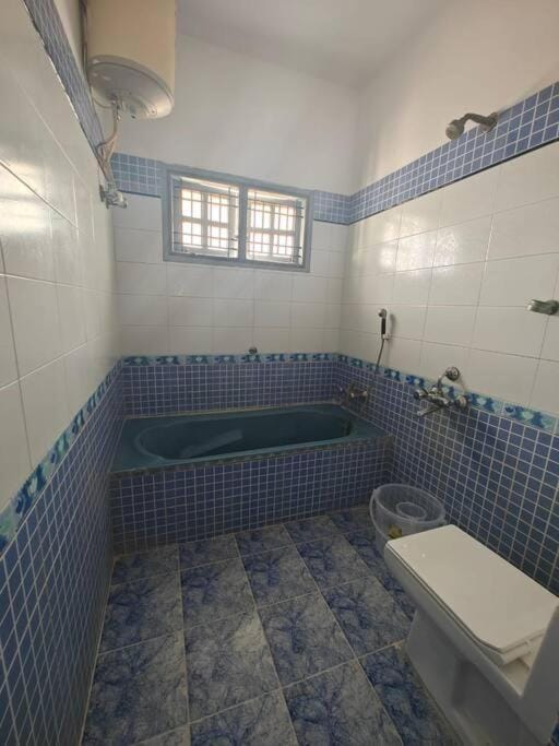 Shower, Toilet, Bathroom, Bath