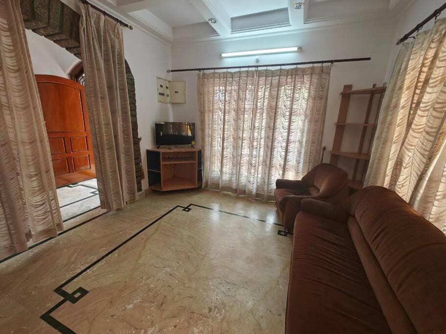 Communal lounge/ TV room, TV and multimedia, Living room, Seating area, Evening entertainment