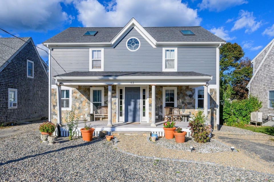 Town Neck Beachside Hideaway House in Sandwich