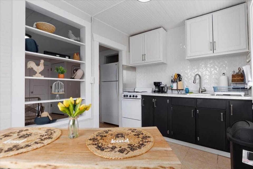 Unit 6: Sleek and modern 1 bedroom Apartment in Billings
