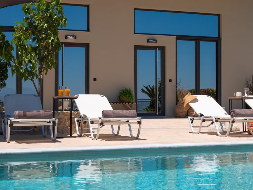 Swimming pool, sunbed