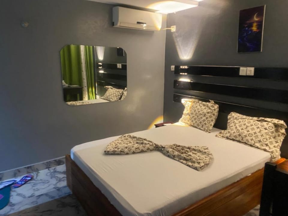 Sunrise Center Bonapriso - 109 Hotel in Douala