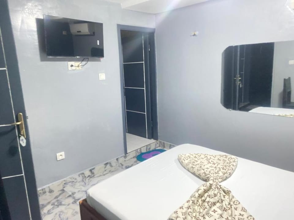 Sunrise Center Bonapriso - 109 Hotel in Douala
