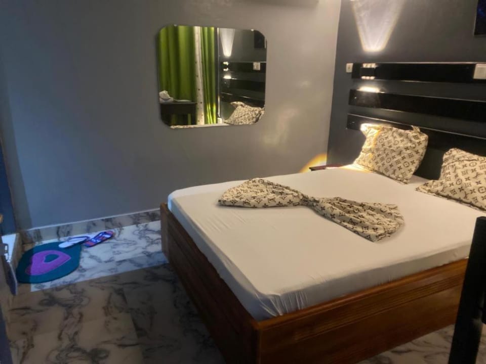 Sunrise Center Bonapriso - 109 Hotel in Douala