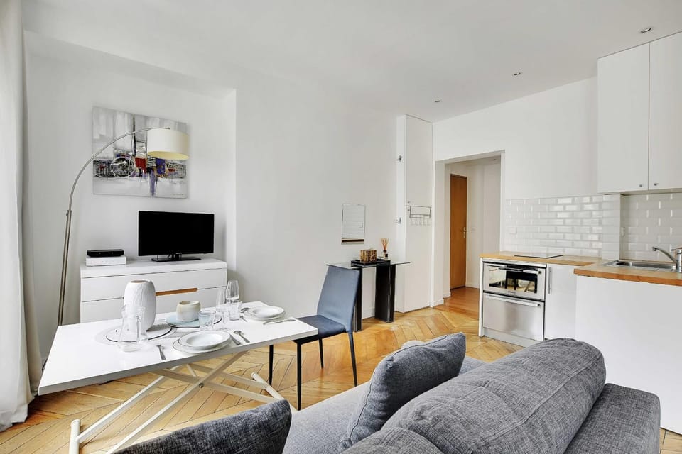 TV and multimedia, Kitchen or kitchenette, Living room, Dining area, minibar, stove