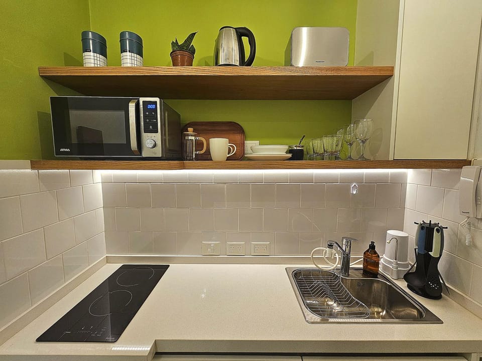 Coffee/tea facilities, Kitchen or kitchenette, minibar, stove, toaster