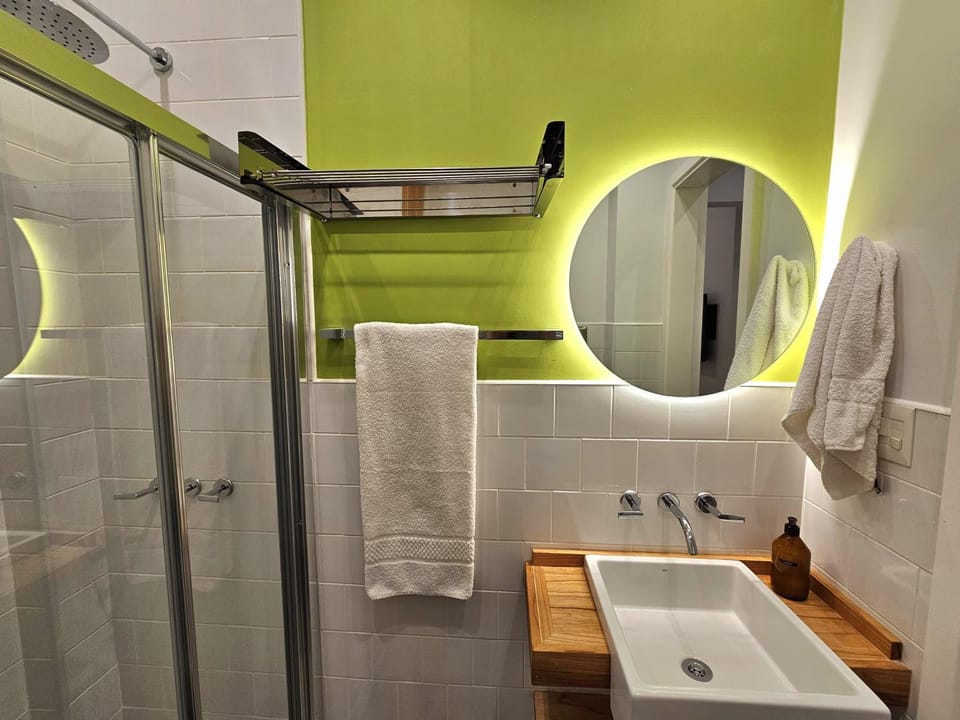 Shower, Bathroom, towels