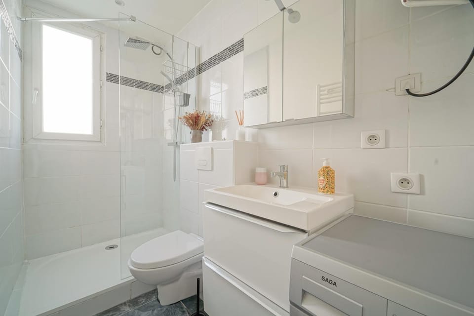 Shower, Toilet, Bathroom, towels
