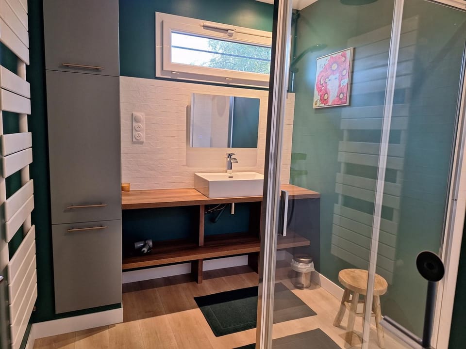 Shower, Bathroom