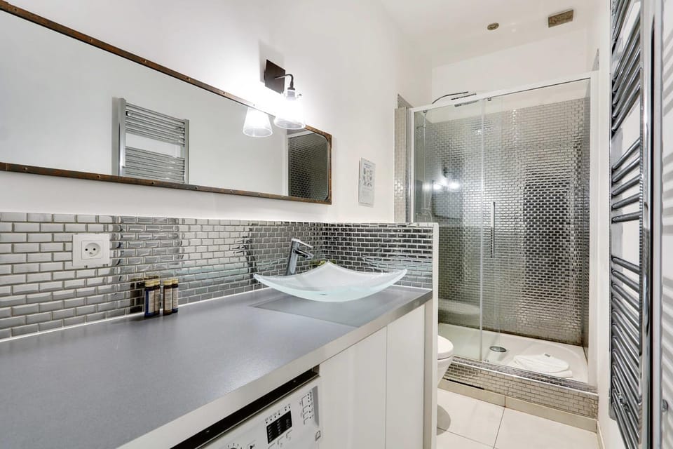 Shower, Bathroom, Kitchen or kitchenette, towels
