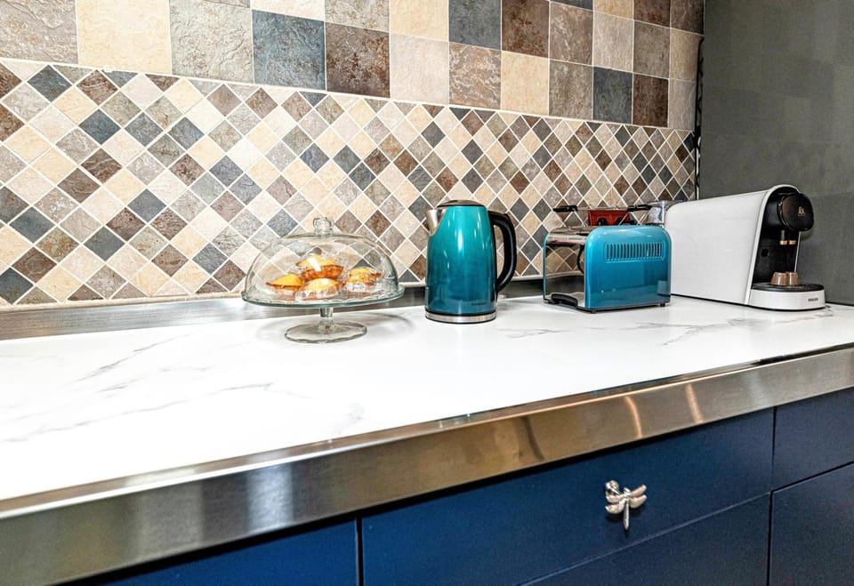 Coffee/tea facilities, toaster