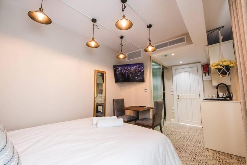 Bed, TV and multimedia, Kitchen or kitchenette, Photo of the whole room, Bedroom, air conditioner