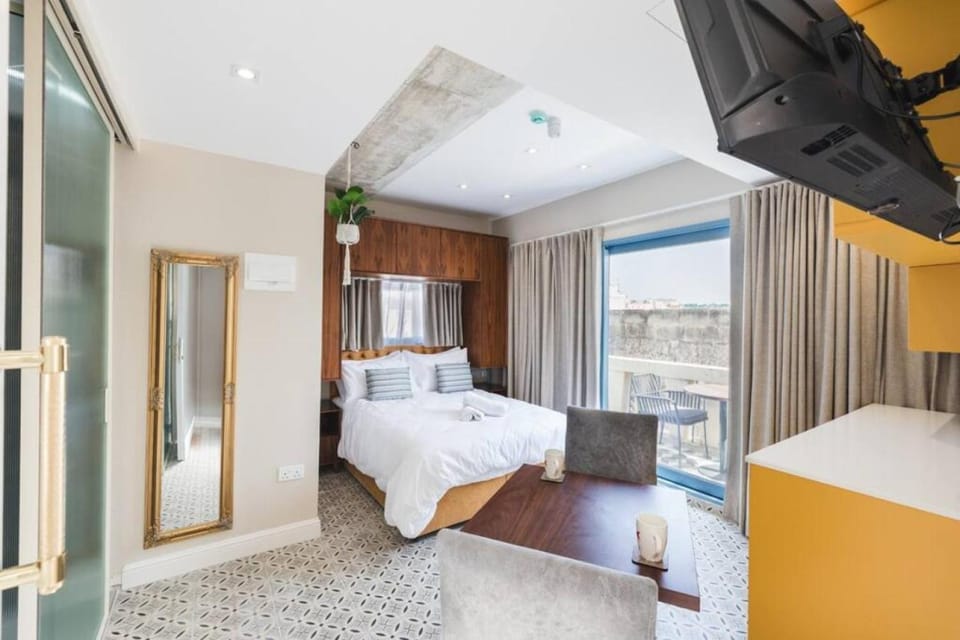 Bed, TV and multimedia, Photo of the whole room, Bedroom, wardrobe
