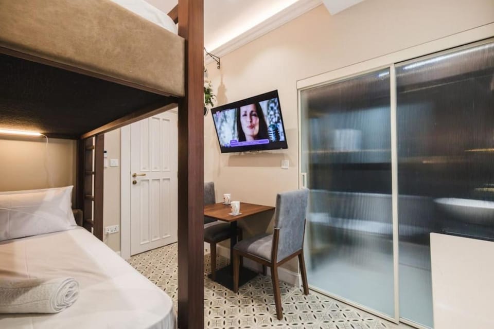 TV and multimedia, Seating area, bunk bed, towels