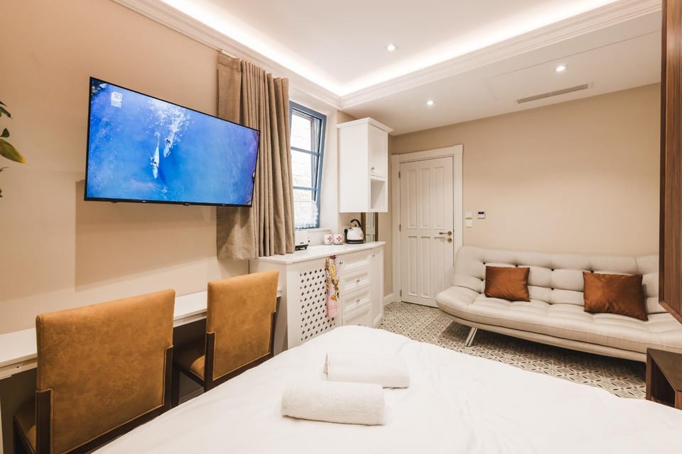 Bed, TV and multimedia, Coffee/tea facilities, Kitchen or kitchenette, Living room, Photo of the whole room, Seating area, Bedroom, towels