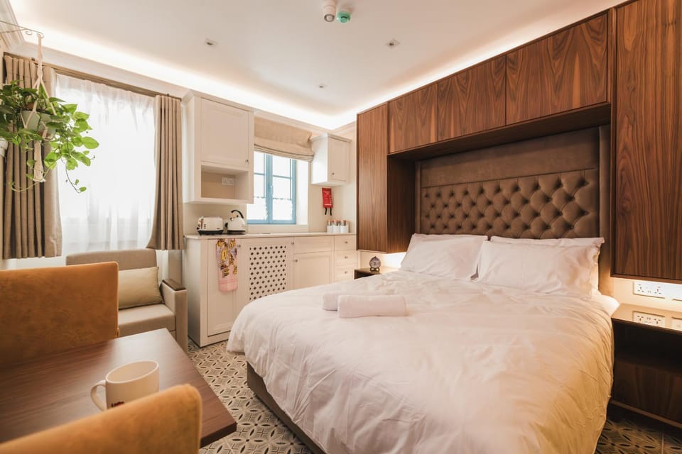 Bed, Coffee/tea facilities, Kitchen or kitchenette, Living room, Photo of the whole room, Seating area, Bedroom, toaster, towels
