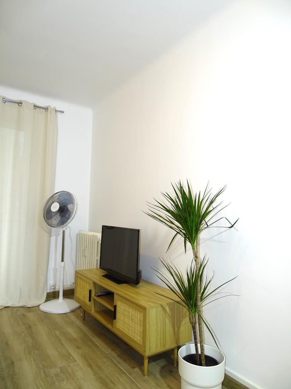 TILIA JOURDAN-Studio Cosy Aix Centre-Cours MIRABEAU-PARKING-WIFI-SMART TV-RUE CALME Apartment in Aix-en-Provence