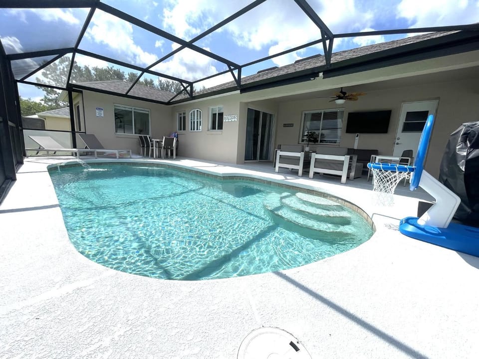 Pool view, Swimming pool