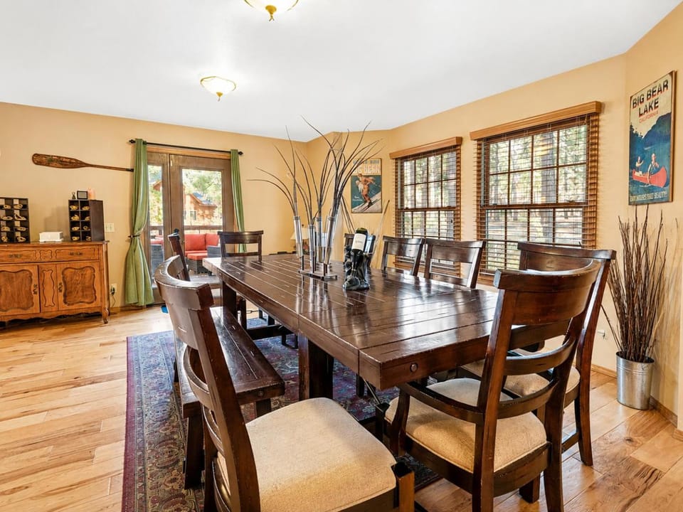 Seating area, Dining area