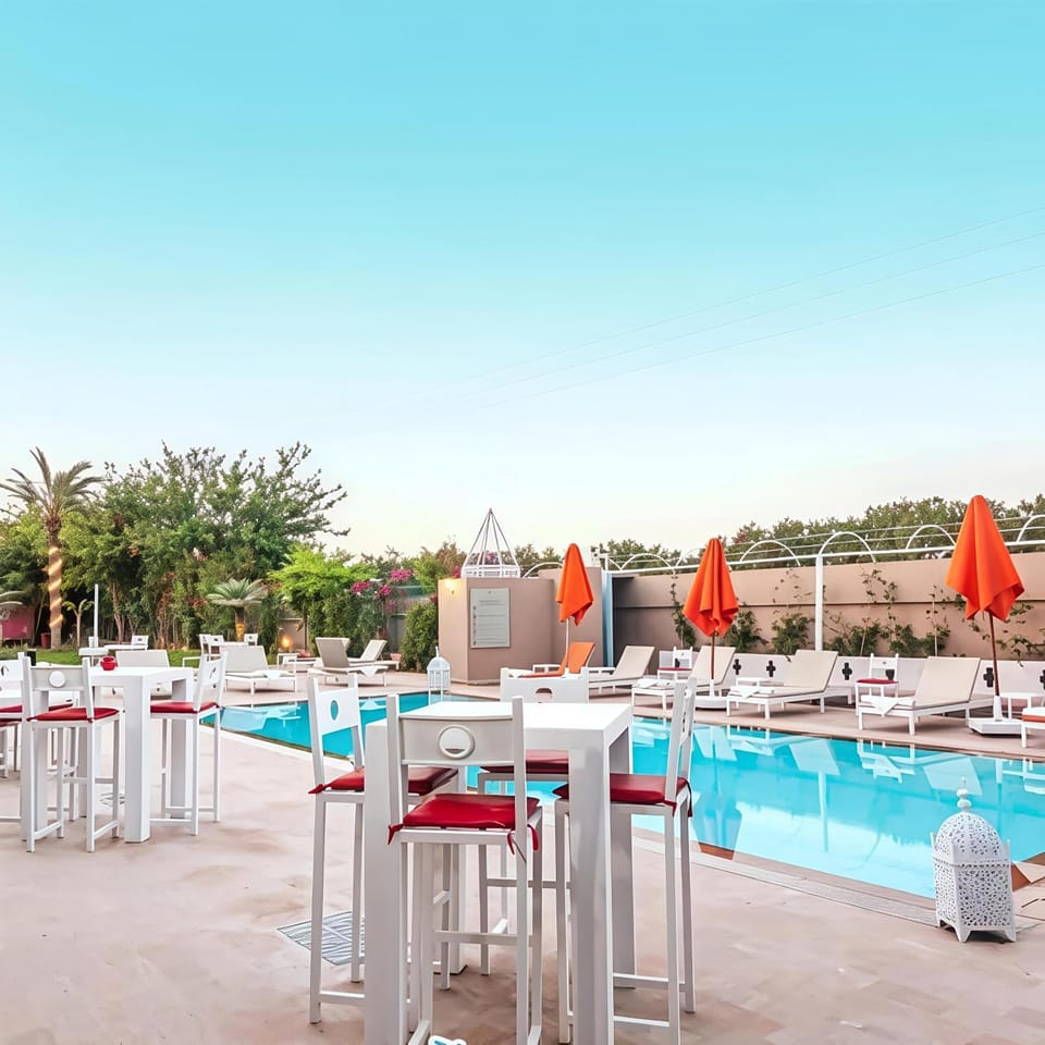 Swimming pool, sunbed