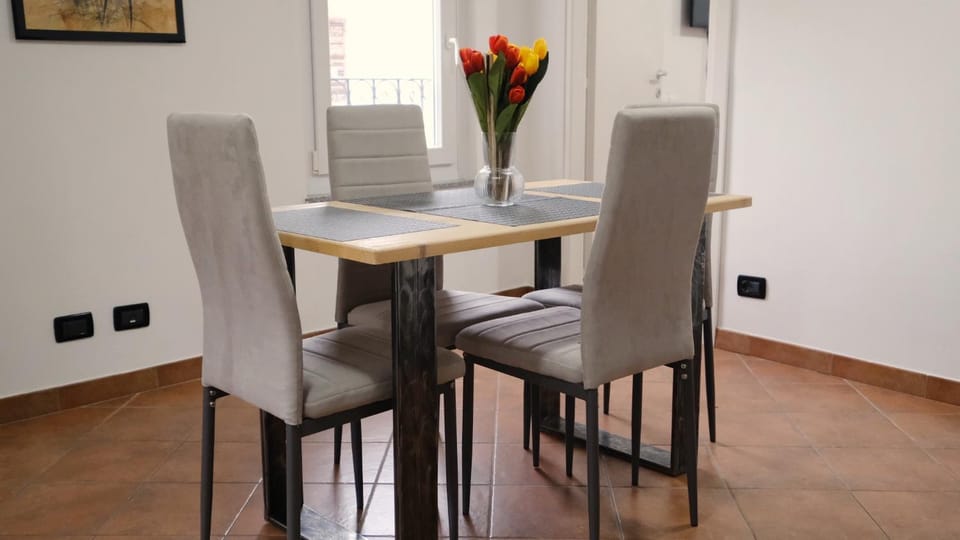 Seating area, Dining area