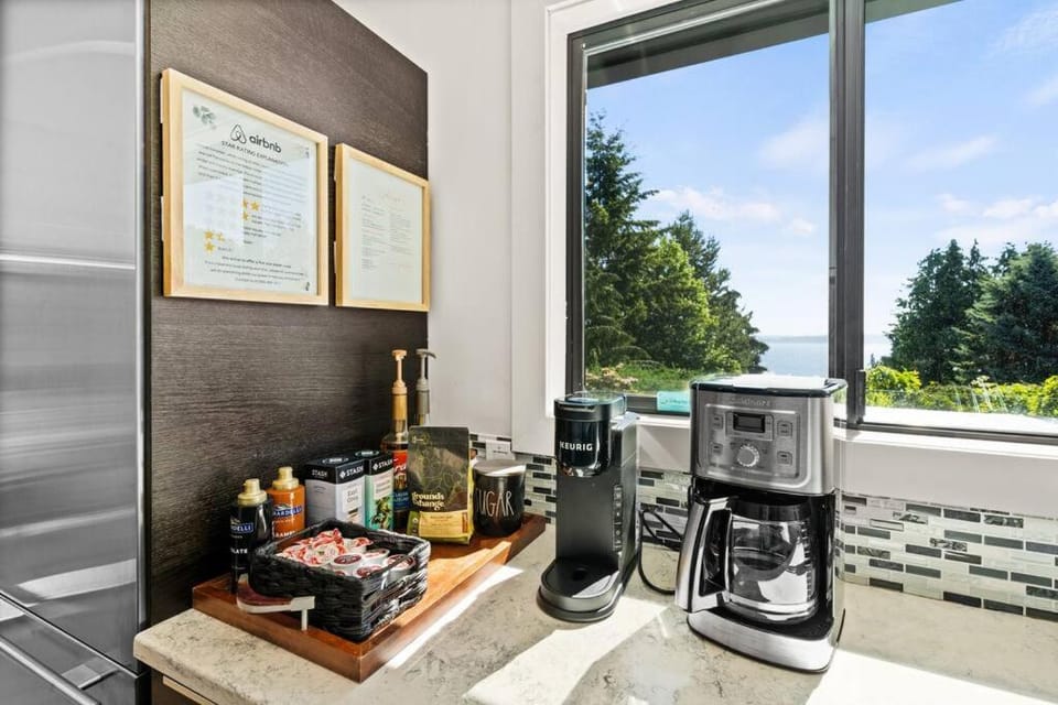 Coffee/tea facilities, Food and drinks
