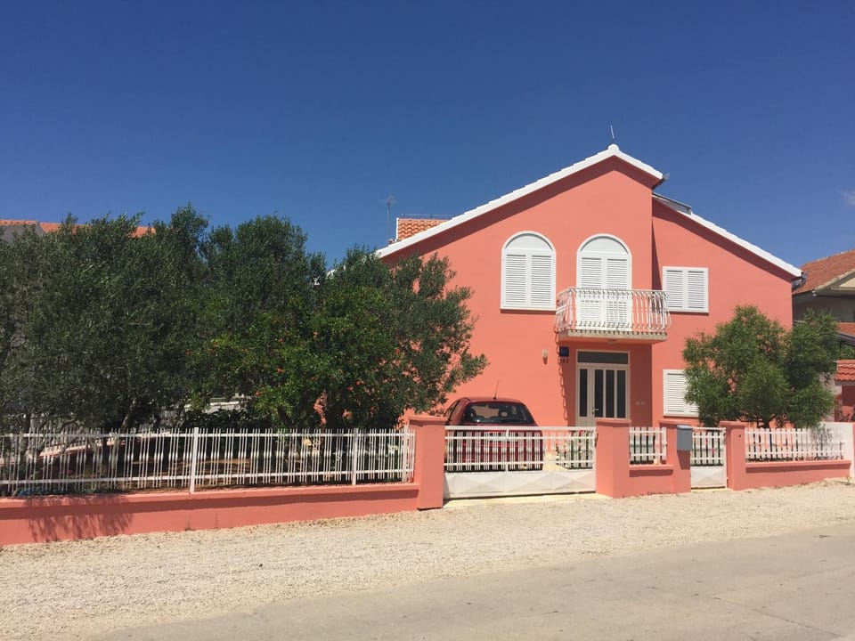 Property building, Facade/entrance