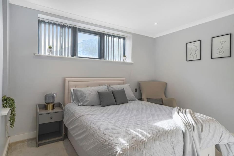 Brentford's Oasis with Gated Parking Apartment in Brentford