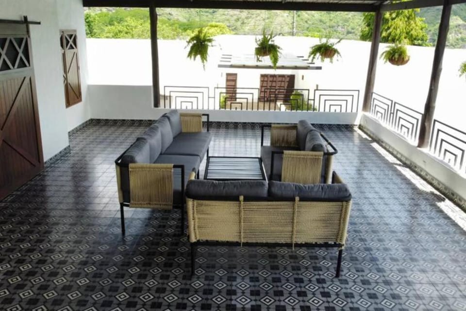 Casa Amarilla House in Honda