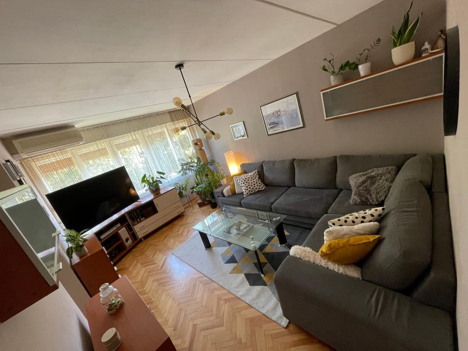 Communal lounge/ TV room, TV and multimedia, Living room, Seating area, Evening entertainment