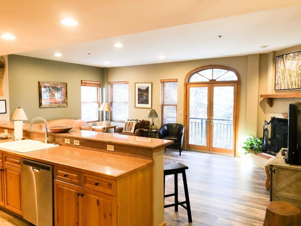 Bear Creek Lodge 301 by Alpine Lodging Telluride Apartment in Mountain Village
